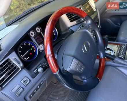 Черный Лексус ЛХ, объемом двигателя 5.7 л и пробегом 297 тыс. км за 26500 $, фото 12 на Automoto.ua