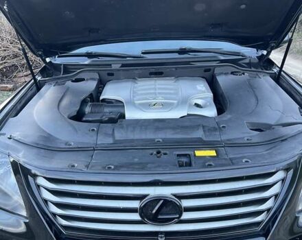 Черный Лексус ЛХ, объемом двигателя 5.66 л и пробегом 300 тыс. км за 24000 $, фото 10 на Automoto.ua