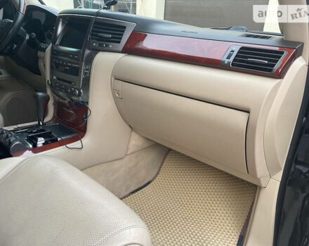 Чорний Лексус ЛХ, об'ємом двигуна 5.7 л та пробігом 172 тис. км за 25000 $, фото 17 на Automoto.ua