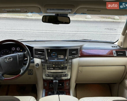 Черный Лексус ЛХ, объемом двигателя 5.66 л и пробегом 300 тыс. км за 23200 $, фото 8 на Automoto.ua