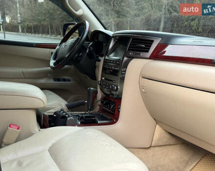 Черный Лексус ЛХ, объемом двигателя 5.66 л и пробегом 300 тыс. км за 23200 $, фото 9 на Automoto.ua