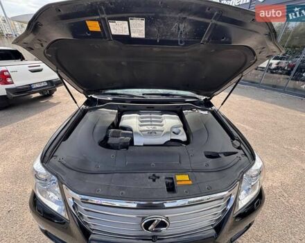 Черный Лексус ЛХ, объемом двигателя 5.66 л и пробегом 198 тыс. км за 27500 $, фото 13 на Automoto.ua