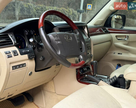 Черный Лексус ЛХ, объемом двигателя 5.66 л и пробегом 300 тыс. км за 23200 $, фото 11 на Automoto.ua