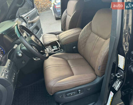 Черный Лексус ЛХ, объемом двигателя 5.7 л и пробегом 297 тыс. км за 35000 $, фото 2 на Automoto.ua