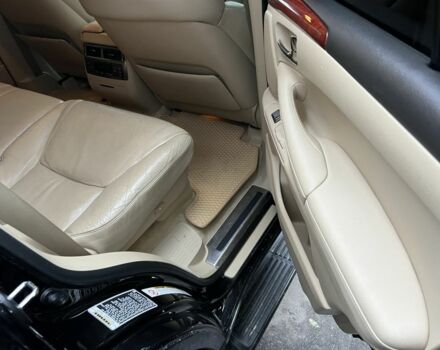 Черный Лексус ЛХ, объемом двигателя 5.7 л и пробегом 300 тыс. км за 24500 $, фото 3 на Automoto.ua