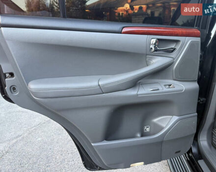 Черный Лексус ЛХ, объемом двигателя 5.66 л и пробегом 317 тыс. км за 23200 $, фото 6 на Automoto.ua