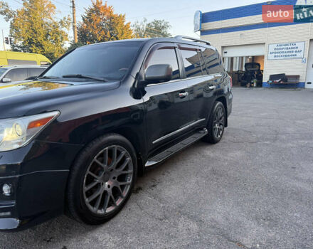 Черный Лексус ЛХ, объемом двигателя 5.66 л и пробегом 317 тыс. км за 23200 $, фото 2 на Automoto.ua