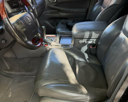 Черный Лексус ЛХ, объемом двигателя 5.66 л и пробегом 278 тыс. км за 23500 $, фото 6 на Automoto.ua