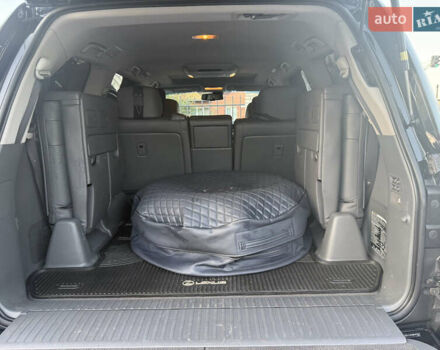 Черный Лексус ЛХ, объемом двигателя 5.66 л и пробегом 317 тыс. км за 23200 $, фото 24 на Automoto.ua