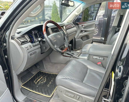 Черный Лексус ЛХ, объемом двигателя 5.69 л и пробегом 299 тыс. км за 26800 $, фото 12 на Automoto.ua