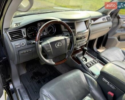 Черный Лексус ЛХ, объемом двигателя 5.66 л и пробегом 374 тыс. км за 26500 $, фото 17 на Automoto.ua