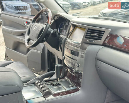 Черный Лексус ЛХ, объемом двигателя 5.69 л и пробегом 299 тыс. км за 26800 $, фото 24 на Automoto.ua