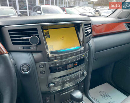 Черный Лексус ЛХ, объемом двигателя 5.66 л и пробегом 310 тыс. км за 25500 $, фото 15 на Automoto.ua