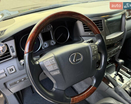 Черный Лексус ЛХ, объемом двигателя 5.66 л и пробегом 160 тыс. км за 38000 $, фото 24 на Automoto.ua