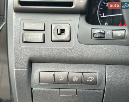 Черный Лексус ЛХ, объемом двигателя 5.69 л и пробегом 299 тыс. км за 26800 $, фото 35 на Automoto.ua