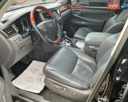 Черный Лексус ЛХ, объемом двигателя 5.66 л и пробегом 310 тыс. км за 25500 $, фото 8 на Automoto.ua