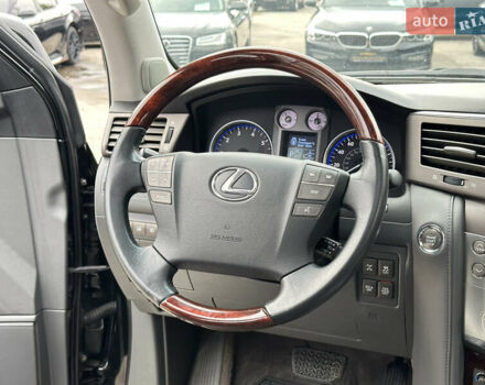 Черный Лексус ЛХ, объемом двигателя 5.69 л и пробегом 299 тыс. км за 26800 $, фото 21 на Automoto.ua