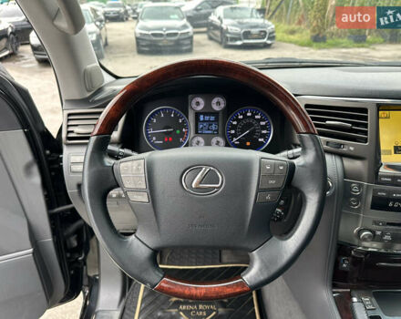 Черный Лексус ЛХ, объемом двигателя 5.69 л и пробегом 299 тыс. км за 26800 $, фото 27 на Automoto.ua
