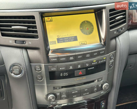 Черный Лексус ЛХ, объемом двигателя 5.69 л и пробегом 299 тыс. км за 26800 $, фото 31 на Automoto.ua