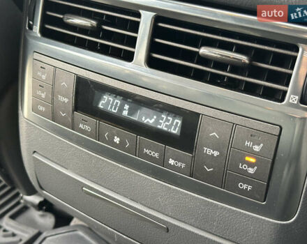 Черный Лексус ЛХ, объемом двигателя 5.69 л и пробегом 299 тыс. км за 26800 $, фото 18 на Automoto.ua