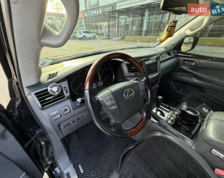 Черный Лексус ЛХ, объемом двигателя 5.66 л и пробегом 160 тыс. км за 38000 $, фото 22 на Automoto.ua