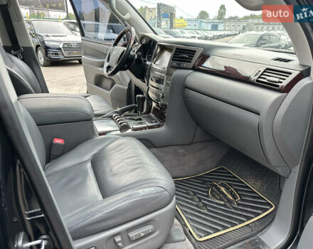 Черный Лексус ЛХ, объемом двигателя 5.69 л и пробегом 299 тыс. км за 26800 $, фото 23 на Automoto.ua