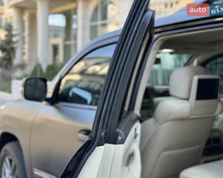 Черный Лексус ЛХ, объемом двигателя 5.7 л и пробегом 142 тыс. км за 71000 $, фото 63 на Automoto.ua