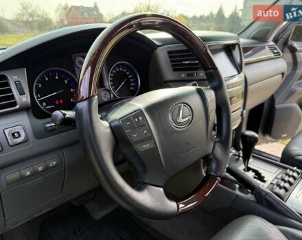 Черный Лексус ЛХ, объемом двигателя 5.66 л и пробегом 374 тыс. км за 26500 $, фото 18 на Automoto.ua