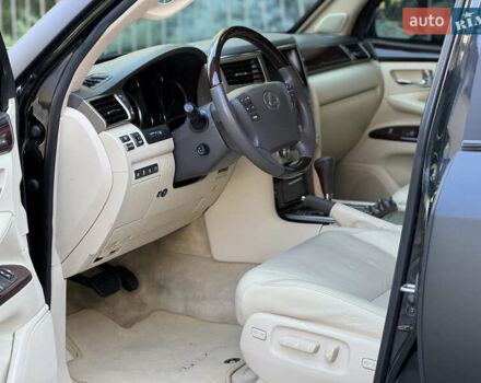 Черный Лексус ЛХ, объемом двигателя 5.7 л и пробегом 142 тыс. км за 71000 $, фото 27 на Automoto.ua