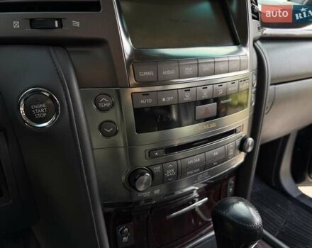 Черный Лексус ЛХ, объемом двигателя 5.66 л и пробегом 374 тыс. км за 26500 $, фото 20 на Automoto.ua