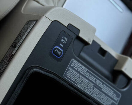 Черный Лексус ЛХ, объемом двигателя 5.7 л и пробегом 142 тыс. км за 71000 $, фото 70 на Automoto.ua