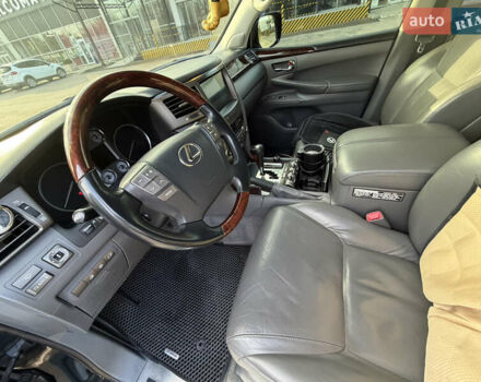 Черный Лексус ЛХ, объемом двигателя 5.66 л и пробегом 160 тыс. км за 38000 $, фото 20 на Automoto.ua