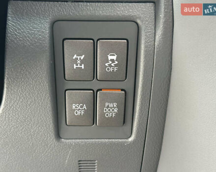 Черный Лексус ЛХ, объемом двигателя 5.69 л и пробегом 299 тыс. км за 26800 $, фото 34 на Automoto.ua