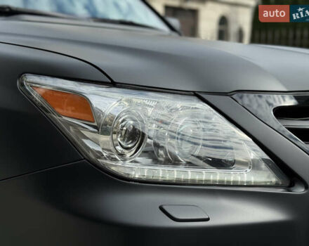 Черный Лексус ЛХ, объемом двигателя 5.7 л и пробегом 142 тыс. км за 71000 $, фото 2 на Automoto.ua