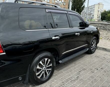 Черный Лексус ЛХ, объемом двигателя 5.7 л и пробегом 170 тыс. км за 31000 $, фото 3 на Automoto.ua