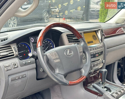 Черный Лексус ЛХ, объемом двигателя 5.69 л и пробегом 299 тыс. км за 26800 $, фото 13 на Automoto.ua