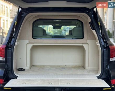 Черный Лексус ЛХ, объемом двигателя 5.7 л и пробегом 142 тыс. км за 71000 $, фото 62 на Automoto.ua