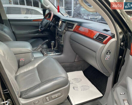 Черный Лексус ЛХ, объемом двигателя 5.66 л и пробегом 310 тыс. км за 25500 $, фото 9 на Automoto.ua