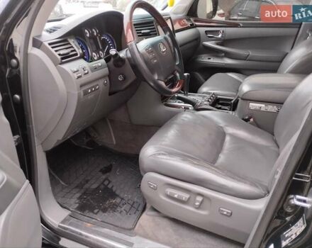 Чорний Лексус ЛХ, об'ємом двигуна 5.7 л та пробігом 277 тис. км за 31700 $, фото 1 на Automoto.ua