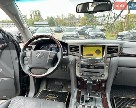 Черный Лексус ЛХ, объемом двигателя 5.69 л и пробегом 299 тыс. км за 26800 $, фото 20 на Automoto.ua
