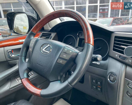 Черный Лексус ЛХ, объемом двигателя 5.66 л и пробегом 310 тыс. км за 25500 $, фото 13 на Automoto.ua