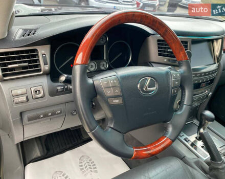 Черный Лексус ЛХ, объемом двигателя 5.66 л и пробегом 310 тыс. км за 25500 $, фото 14 на Automoto.ua