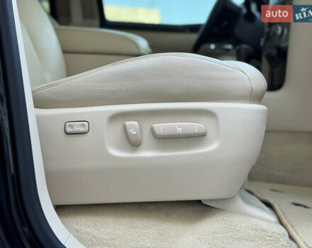 Черный Лексус ЛХ, объемом двигателя 5.7 л и пробегом 142 тыс. км за 71000 $, фото 28 на Automoto.ua