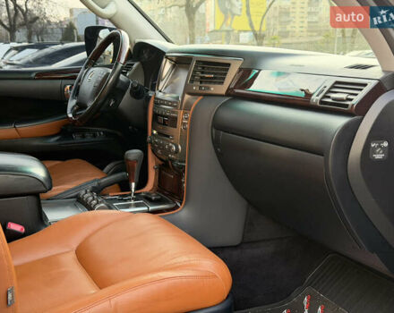 Черный Лексус ЛХ, объемом двигателя 5.7 л и пробегом 443 тыс. км за 26800 $, фото 60 на Automoto.ua
