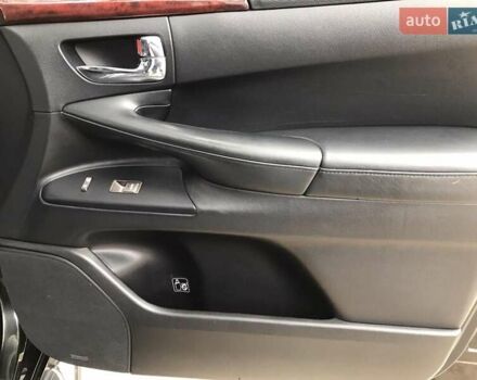 Черный Лексус ЛХ, объемом двигателя 5.7 л и пробегом 197 тыс. км за 39000 $, фото 16 на Automoto.ua