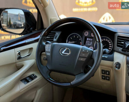 Чорний Лексус ЛХ, об'ємом двигуна 5.66 л та пробігом 106 тис. км за 37999 $, фото 21 на Automoto.ua