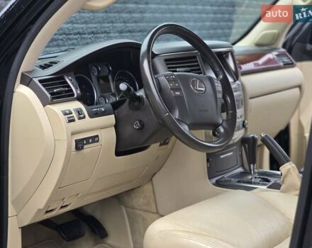 Черный Лексус ЛХ, объемом двигателя 5.66 л и пробегом 238 тыс. км за 25700 $, фото 8 на Automoto.ua