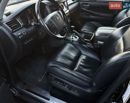 Черный Лексус ЛХ, объемом двигателя 5.66 л и пробегом 246 тыс. км за 31000 $, фото 5 на Automoto.ua