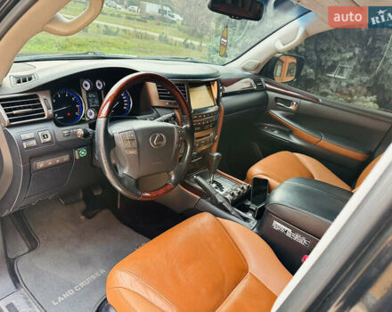 Чорний Лексус ЛХ, об'ємом двигуна 5.66 л та пробігом 243 тис. км за 25500 $, фото 21 на Automoto.ua