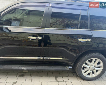 Черный Лексус ЛХ, объемом двигателя 5.66 л и пробегом 288 тыс. км за 29300 $, фото 4 на Automoto.ua